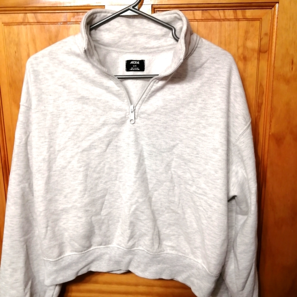 3/4 zipper cropped sweater